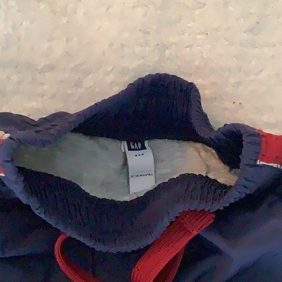 Boys splash plants - Picture 4 of 8